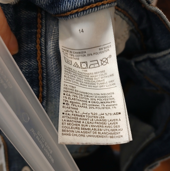 Old Navy Women's Blue Denim Shorts - Picture 4 of 4